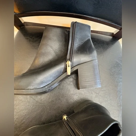 Vince Camuto Gaviren Booties - Picture 10 of 12